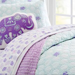 Sold!! Pottery Barn Kids Elephant Twin Quilt